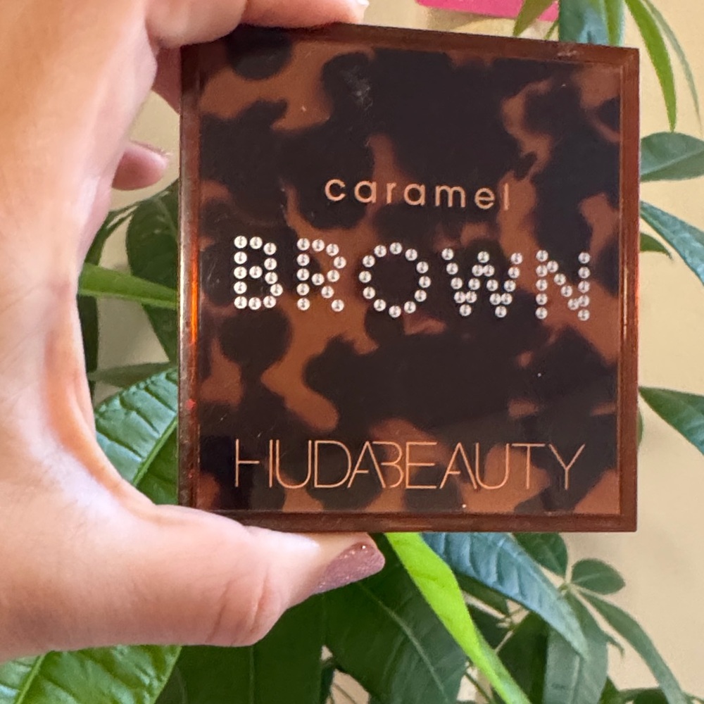 HUDA BEAUTY Caramel Brown Palette